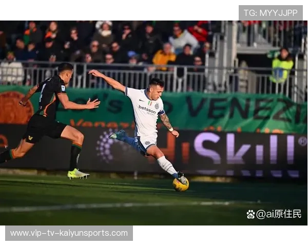 意甲国米中场穿插点破对方防线，前锋射门成功